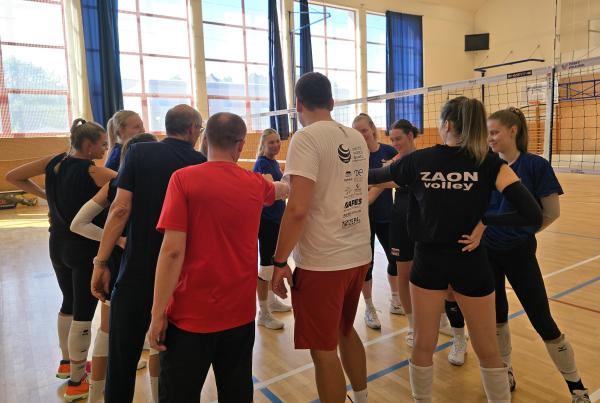 Áčko žen začalo letní přípravu s novým koučem a šesticí posil