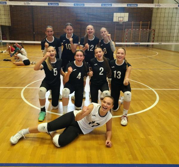 Dvacítka porazila lídra, osmnáctka veze body z Nymburka