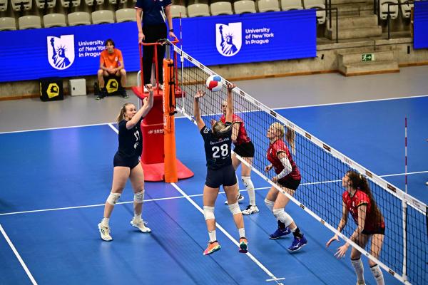 Šternberské volejbalistky podlehly Lvicím Praha ve třech setech