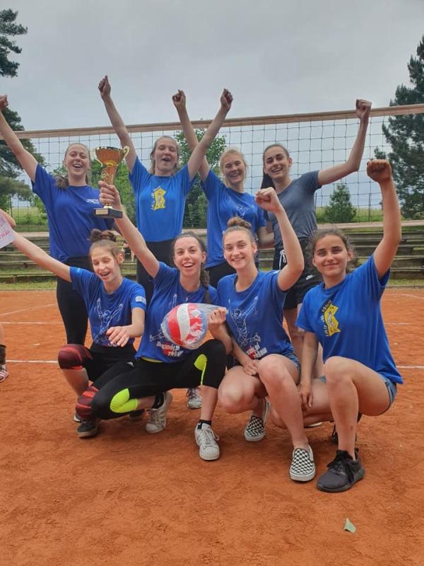 Starší žákyně Sokola ovládly antukové turnaje v Lanškrouně a Hodslavicích